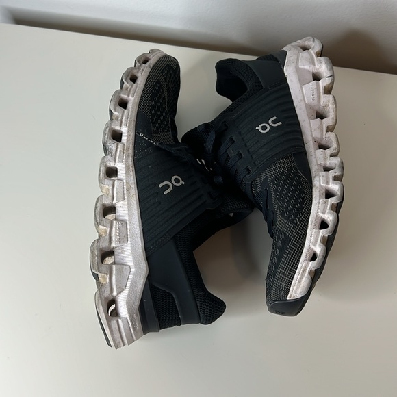 Women’s 8.5 On Running Cloud Swift Black/White - Picture 4 of 10